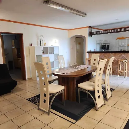 Brenda Haus Apartment